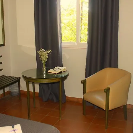 Casa de hóspedes Lantana Garden Pilas