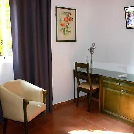 Casa de hóspedes Lantana Garden Pilas