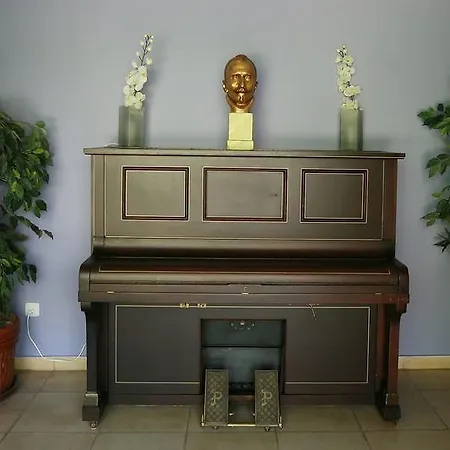 Lantana Garden Гостевой дом Пилас